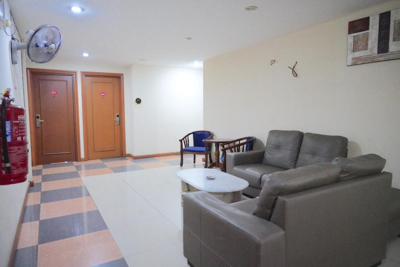 Oyo 89866 Houz Inn Бинтулу Екстериор снимка