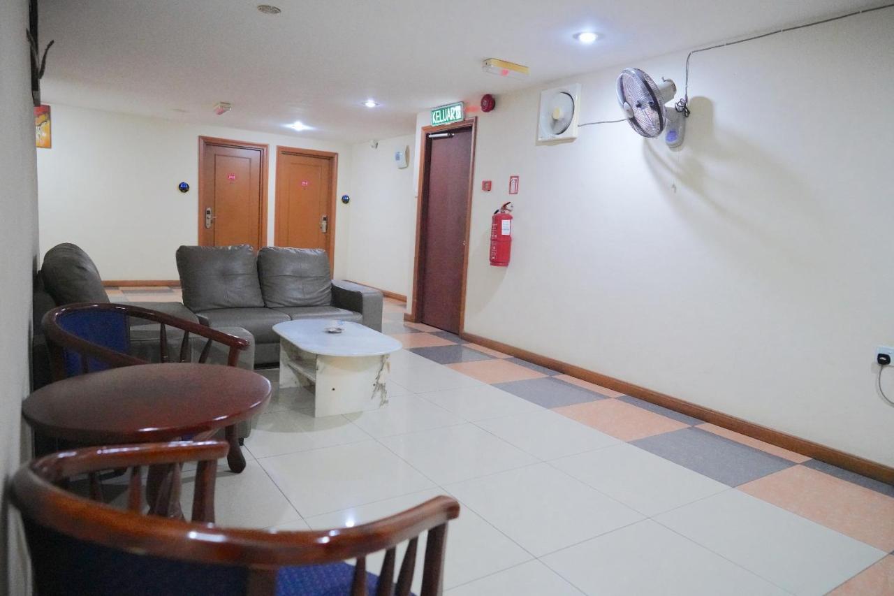 Oyo 89866 Houz Inn Бинтулу Екстериор снимка